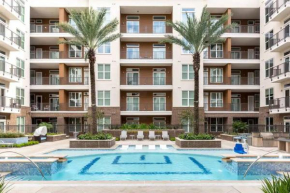 Luxury Apartment with KING BED and POOL and FREE PARKING